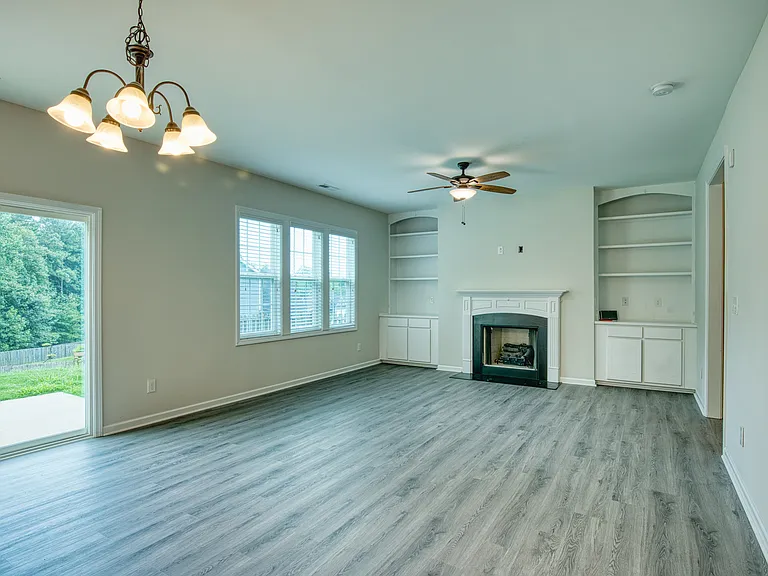 305 Webber Ln — Photo 6