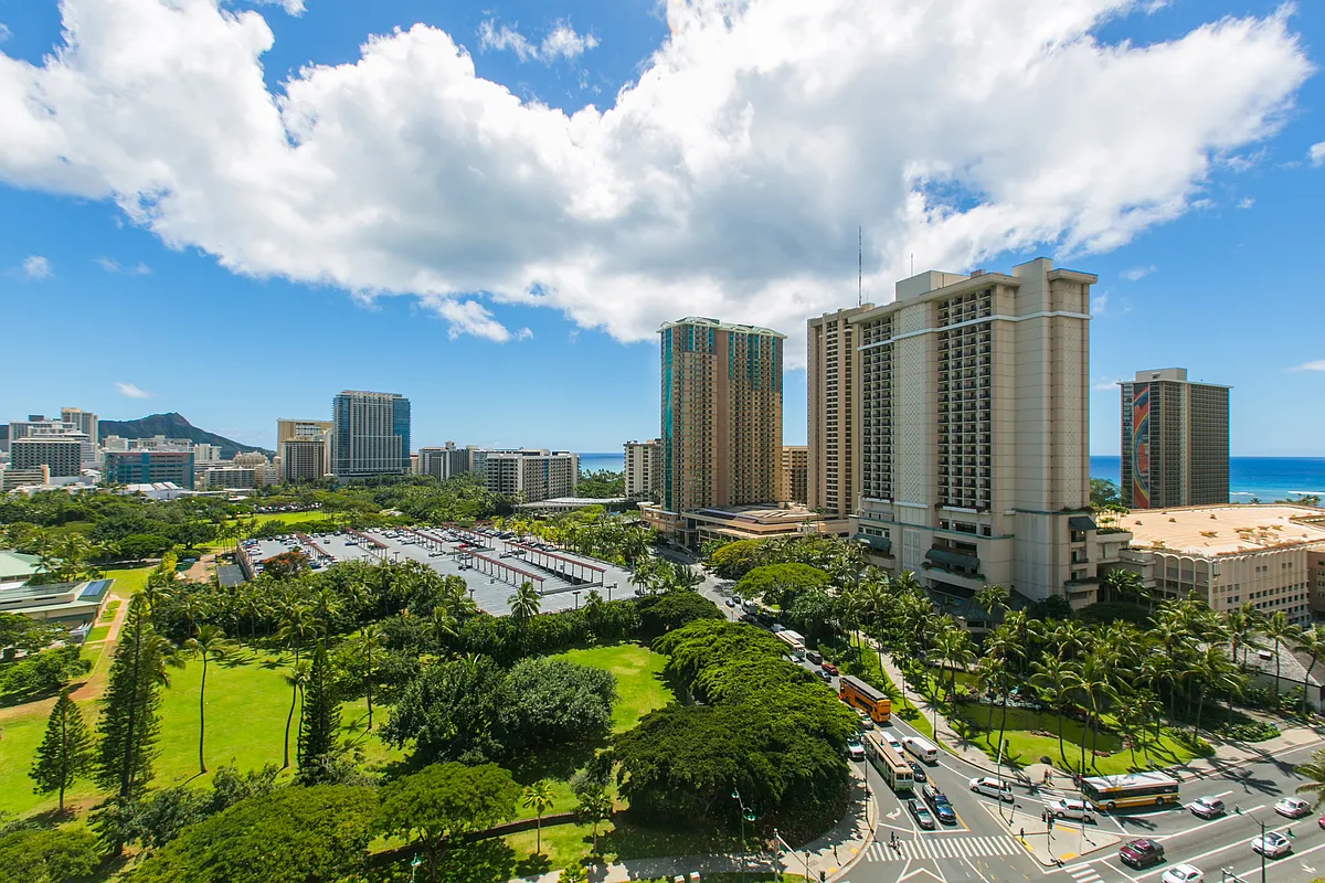 Building Photo - 1910 Ala Moana Blvd #13A