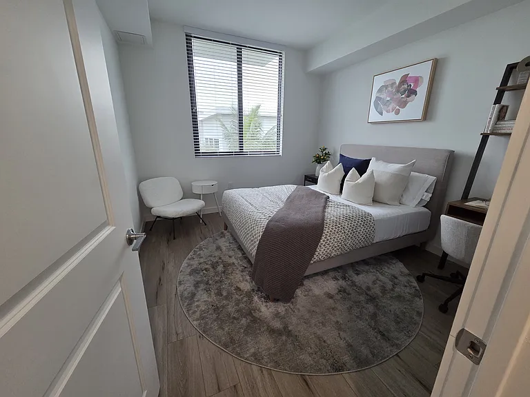 670 W 70th Pl #B1 — Photo 16