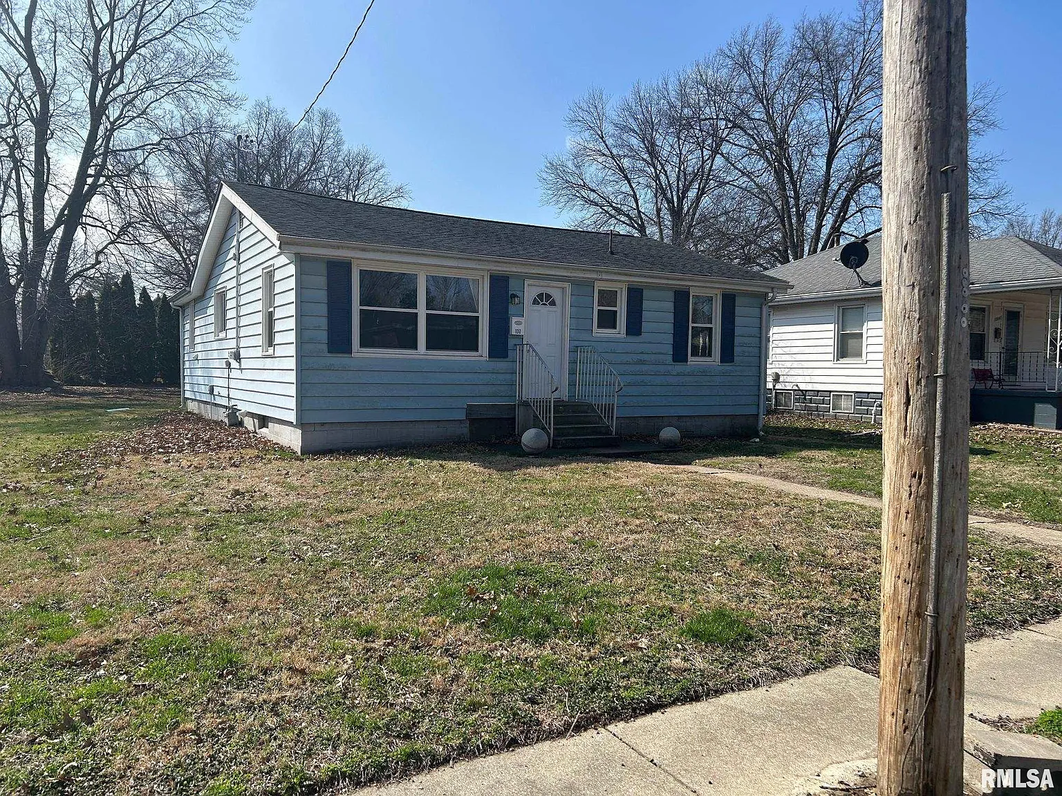1010 E Esther St photo 1