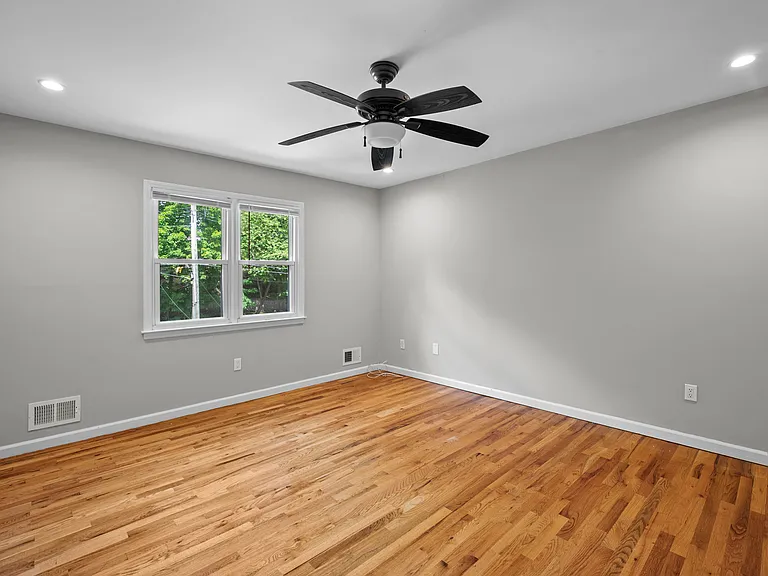49 N Chatsworth Ave — Photo 20