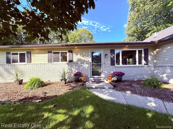 1457 Cambria Dr, Troy, MI 48085