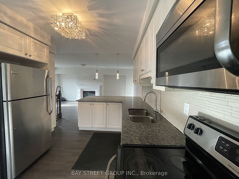 Oakville Townhouse for rent - 4 Bedrooms — photo 8