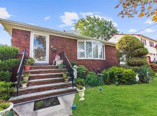 1096 Andrews Dr, Perth Amboy, NJ 08861