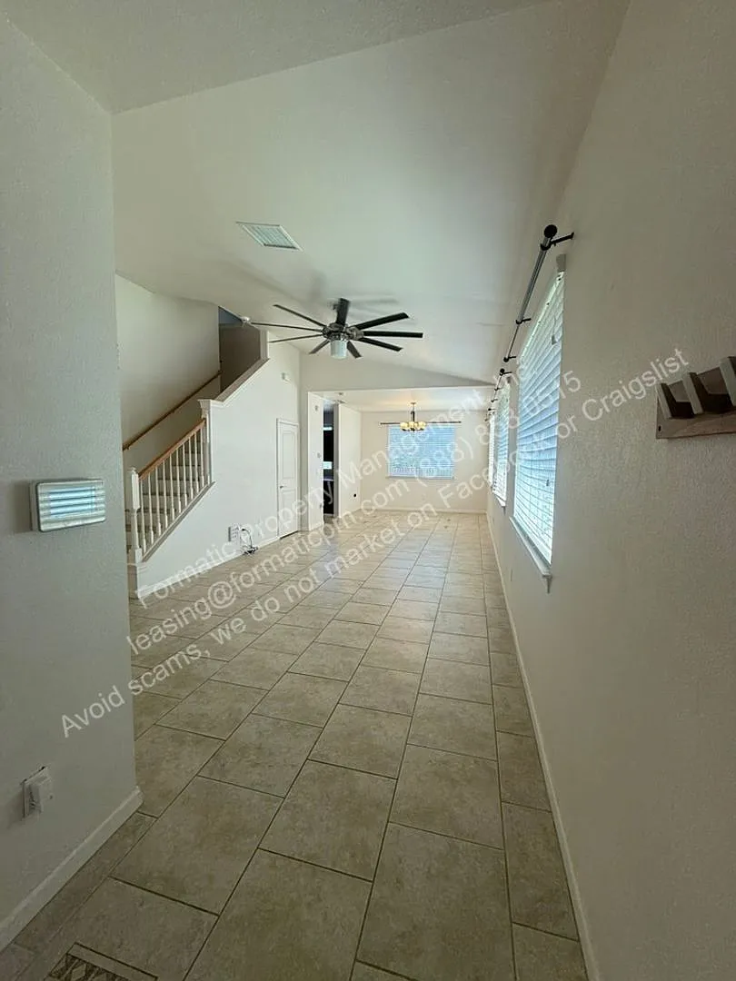 4 bed, 3.0 bath, 1938 sqft, $4,495 — Photo 4