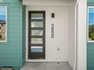 14822 NE Couch St #4, Portland, OR