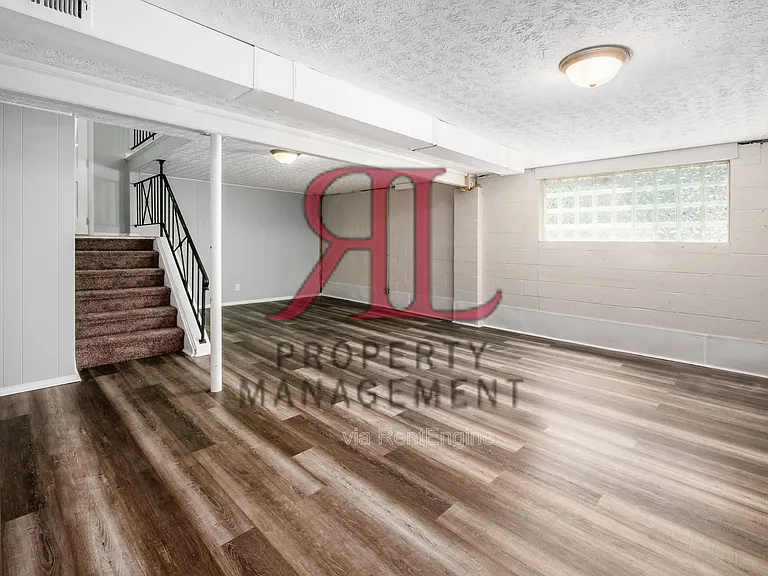 363 Regents Rd — Photo 28