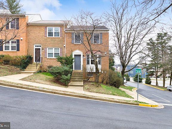 2nd image of 2049 S Glebe Rd