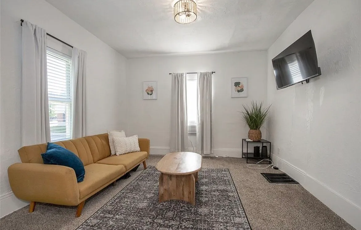 2 bed, 862 sqft, $1,500 — Photo 2