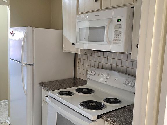 3rd image of 212 Hilda Dr