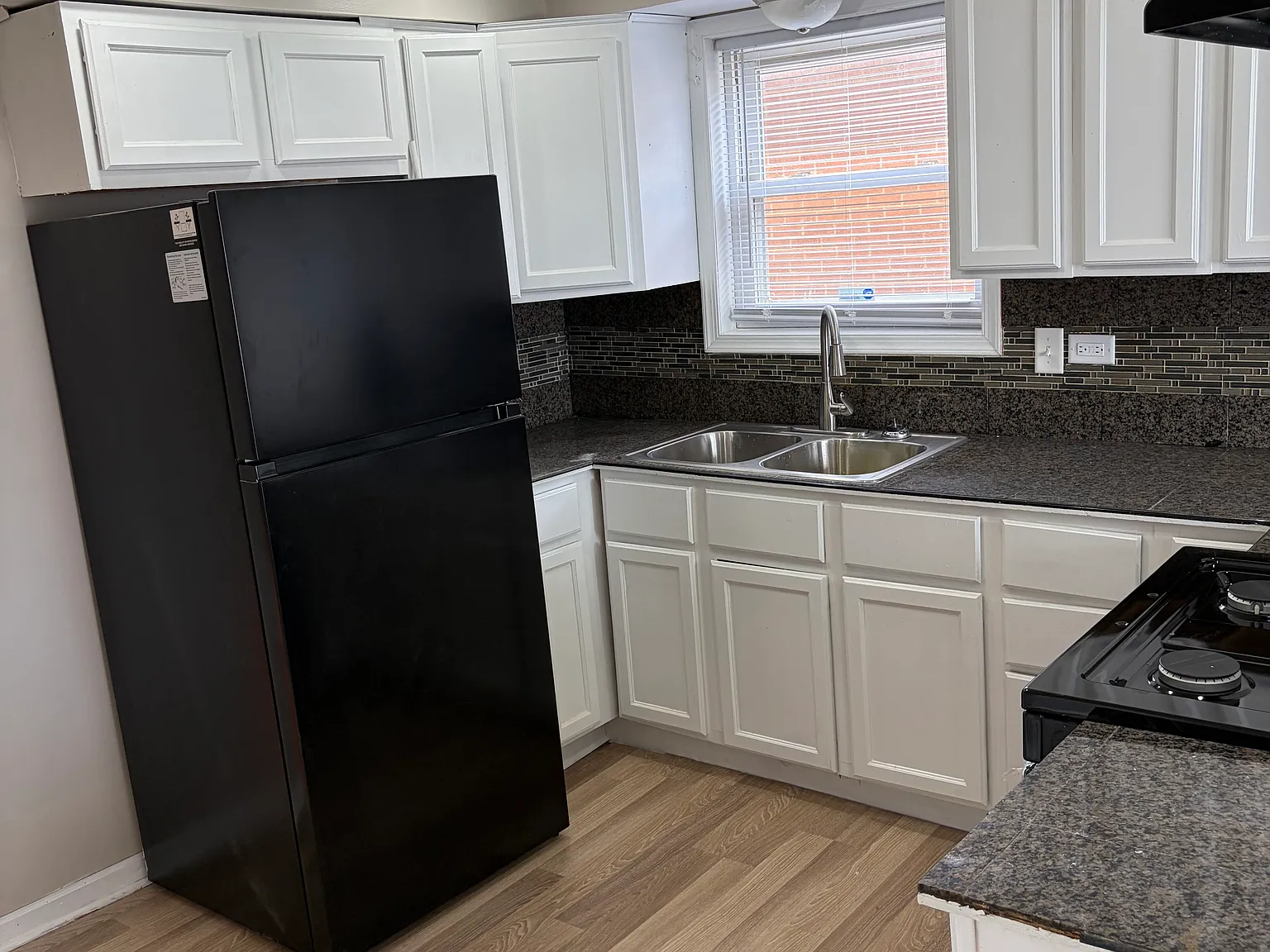 3 bed, 1.5 bath, 1300 sqft, $2,200 — Photo 4
