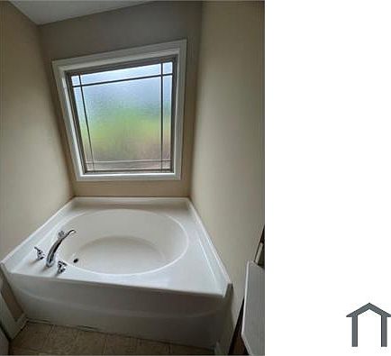 2nd image of 2813 Hillside Way