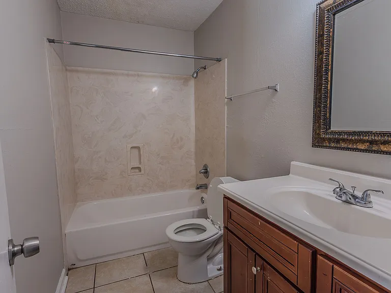 Concord Condominums — Photo 6