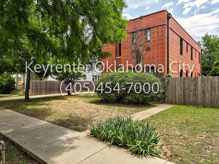 1838 NW 11th St #6 — Photo 9