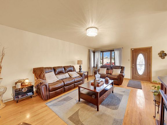5th image of 5827 W 89th St