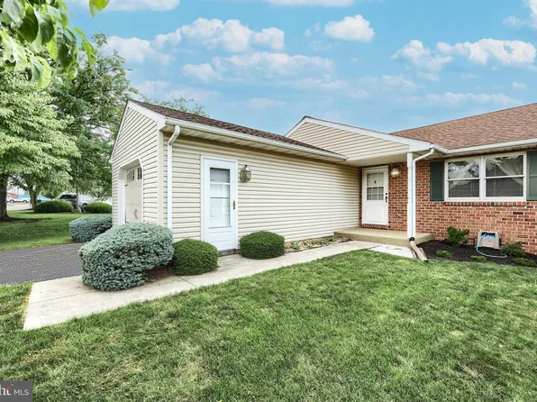 210 Kennedy Ct, Hanover, PA 17331