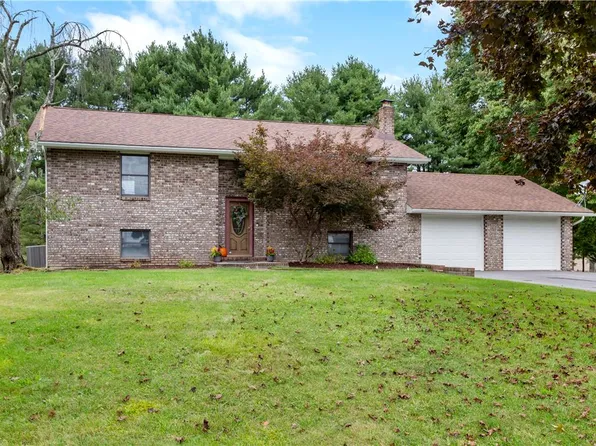 1004 Tara View Dr, Stroudsburg, PA 18360