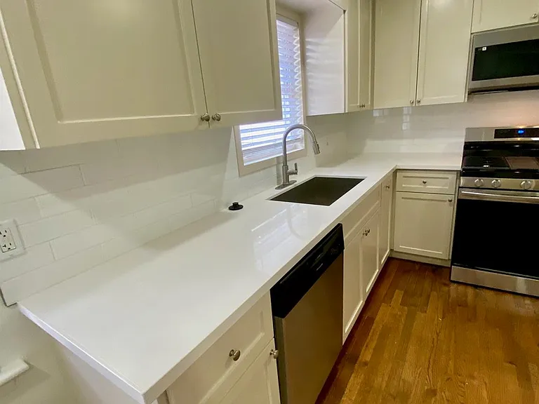 3118 Castlewood St — Photo 18