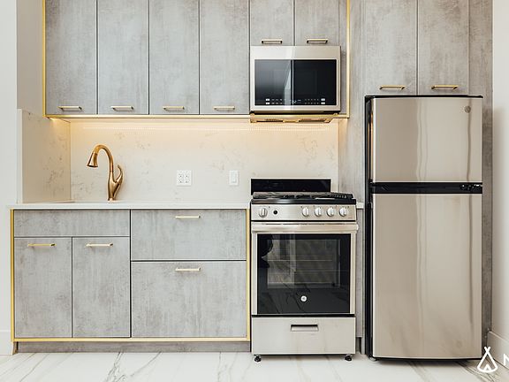 2nd image of 130 Graham Ave #3T