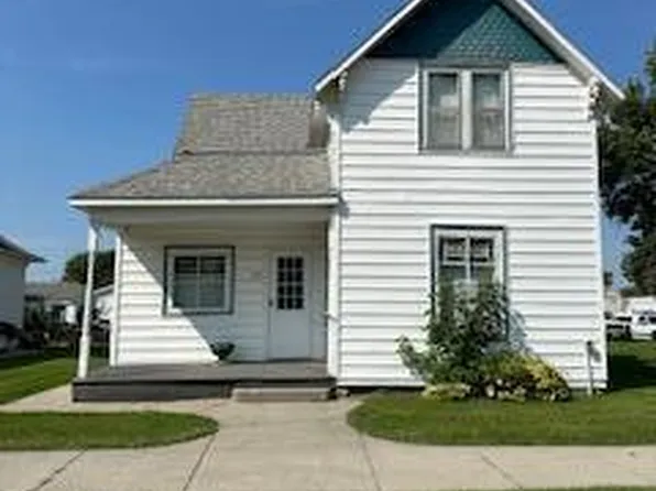 109 E 1st Ave S, Cavalier, ND 58220