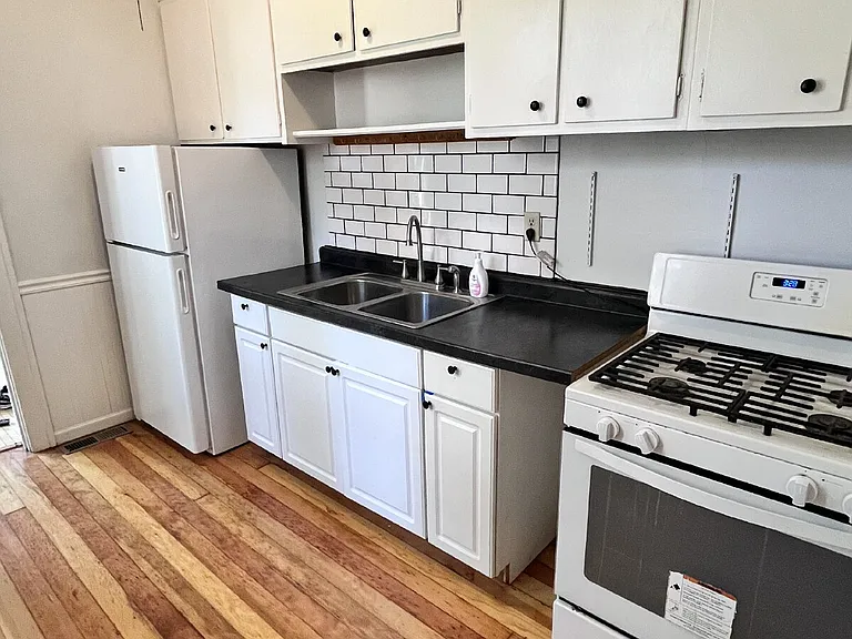 1741 Van Buren Ave — Photo 15