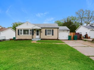 1952 Stillwater Dr, Saint Louis, MO 63114