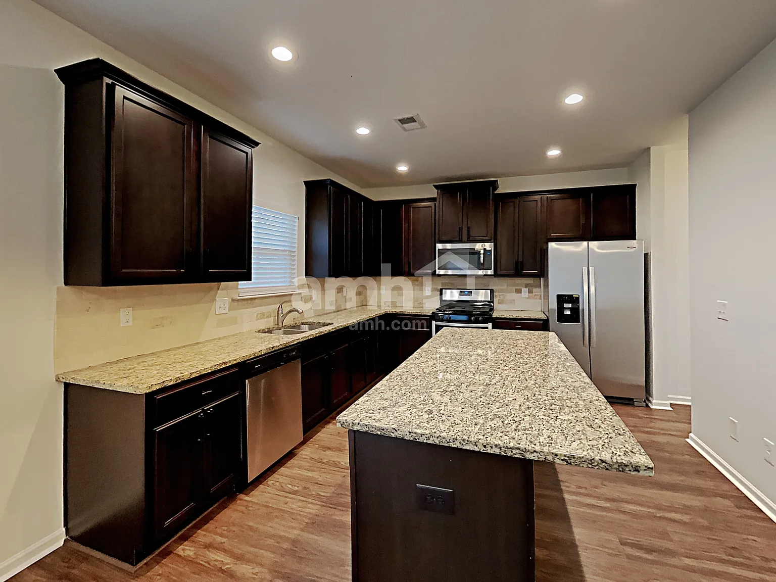 4 bed, 2.5 bath, 2337 sqft, $2,695 — Photo 3