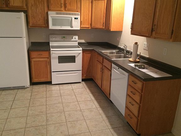 4th image of 334 E 12th St