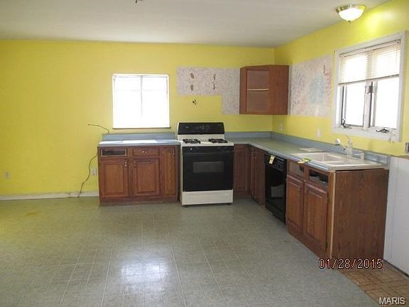 3rd image of 805 Benton St