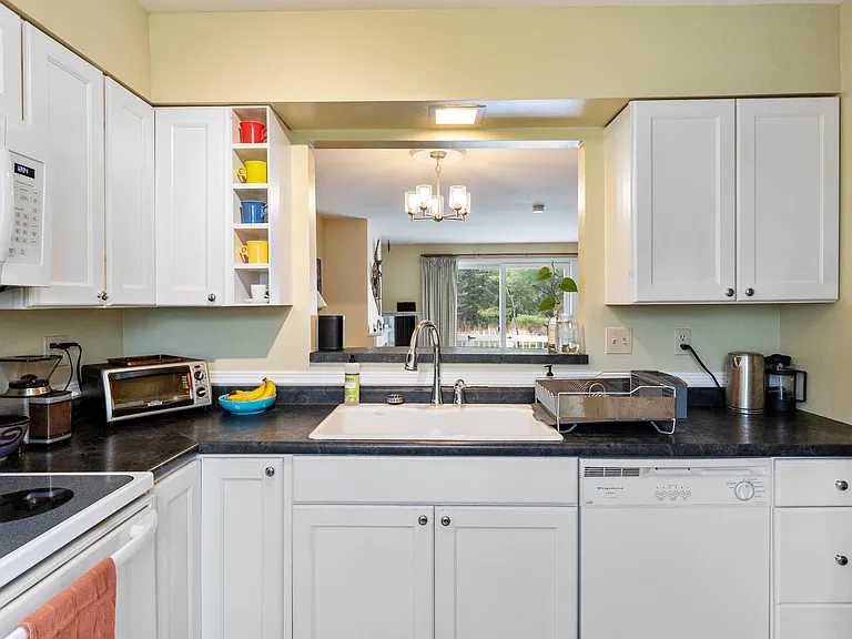 453 Westview Cir — Photo 4