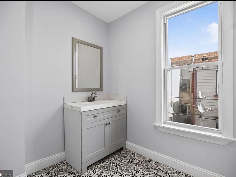 2505 S Sheridan St — Photo 16