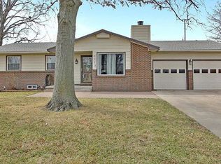 1113 N Summitlawn Cir, Wichita, KS 67212