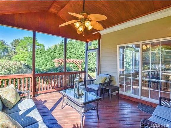 4th image of 120 Meadow Run Ln