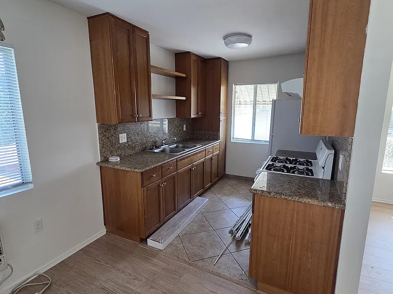 529 N Alfred St #6 — Photo 8