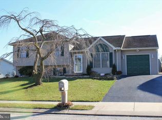 2926 Village Square Dr, Dover, PA 17315