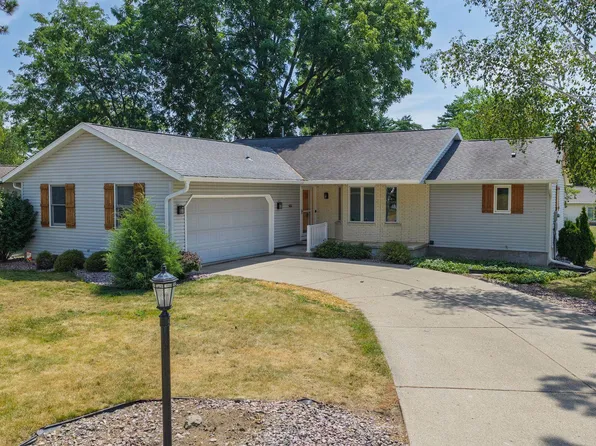 873 W Woodland Trl, Prairie Du Sac, WI 53578