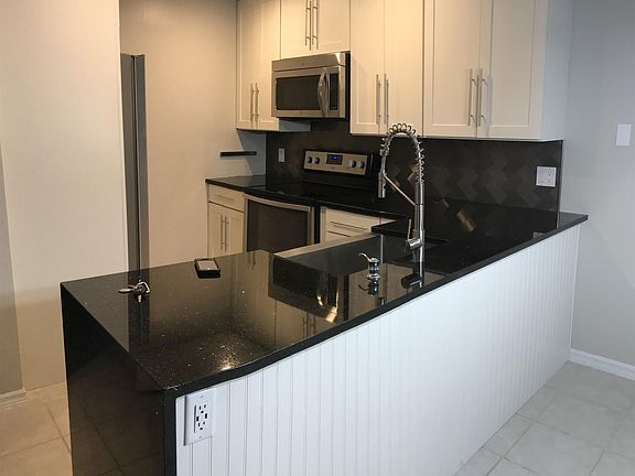 5th image of 5216 Lazy Oaks Dr #1