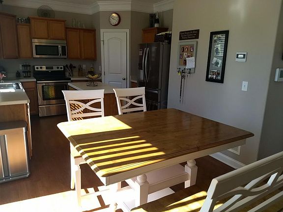 5th image of 418 Hemhill Dr