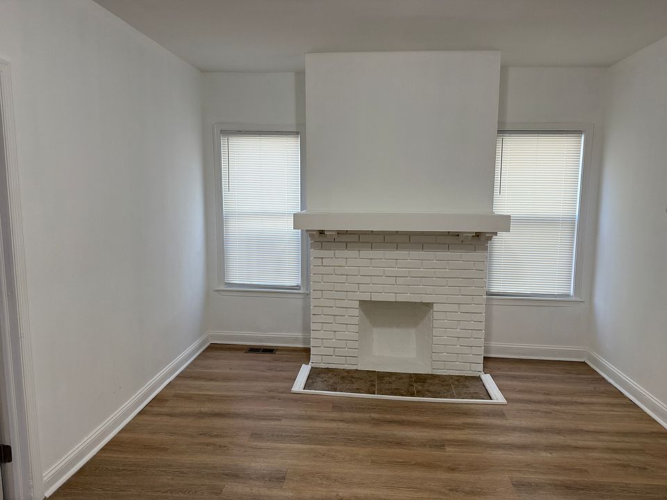 LIving room from front door