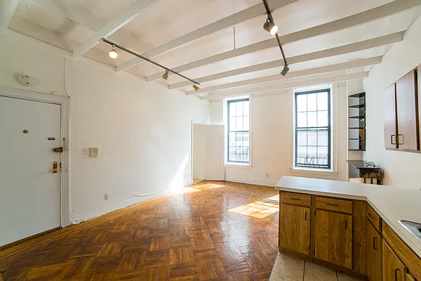 Rented by Jonathan Wachtel, LREB | media 22