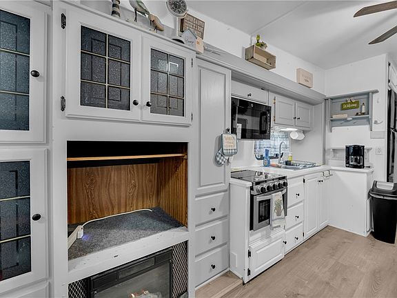 4th image of 140 Loop Cir