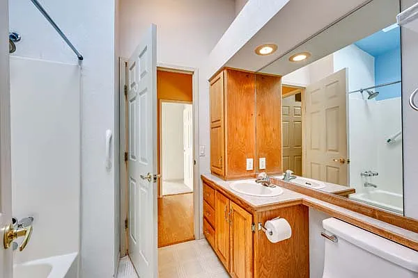 2194 Victoria Ave — Photo 20