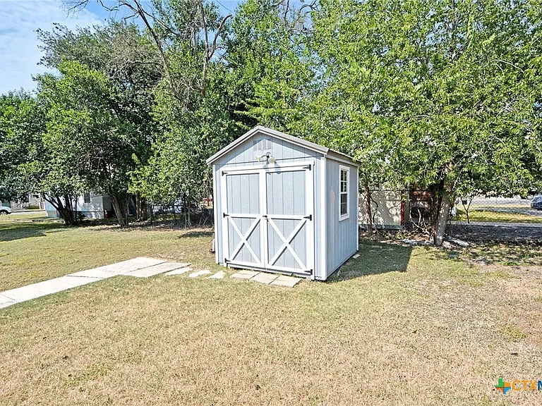 268 E Mill St — Photo 31
