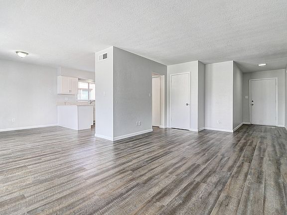 5th image of 2727 E SWEETWATER Avenue