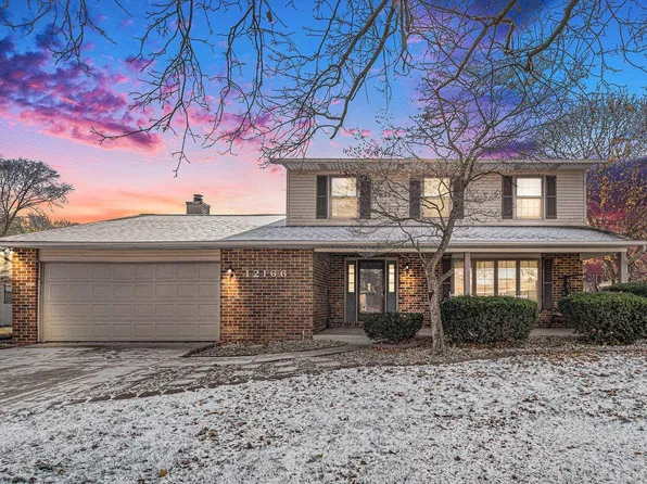12166 Bluebonnet Ln, Granger, IN 46530