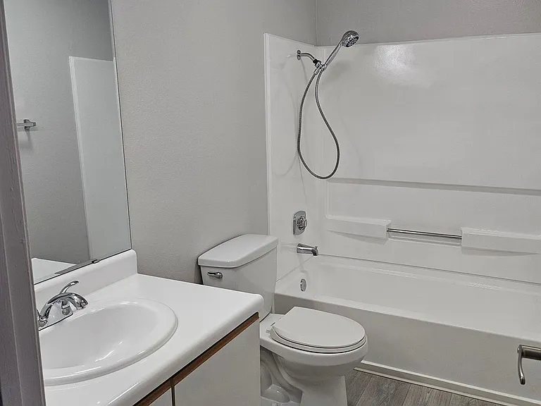 Canyon Creek Apartments — Photo 9