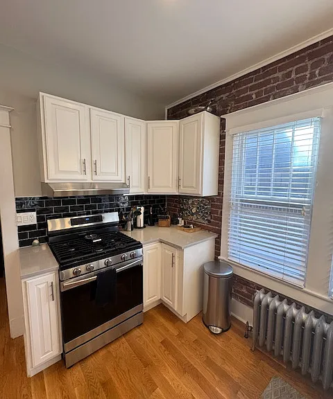 New stove, backsplash, and floors