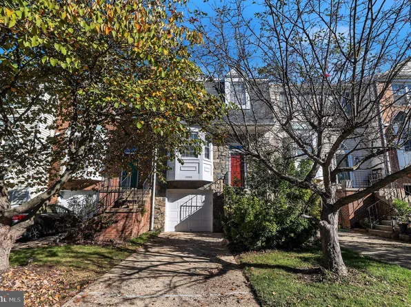 12322 Field Lark Ct, Fairfax, VA 22033