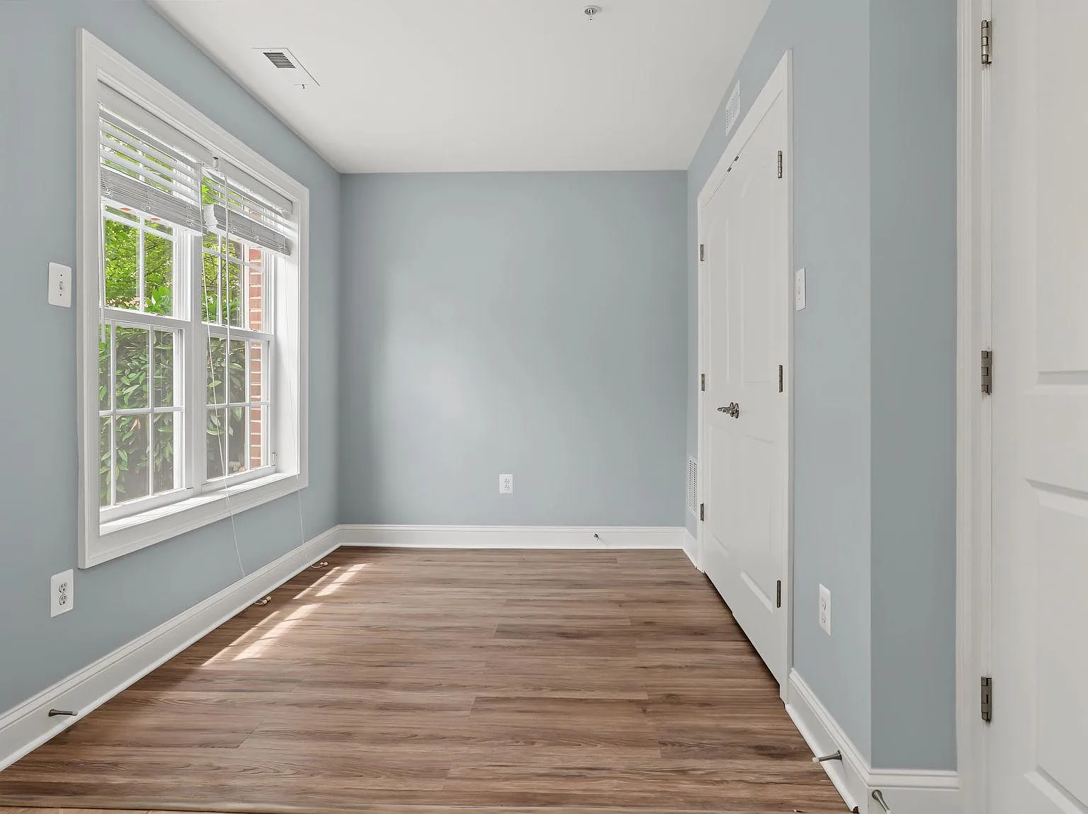 3 bed, 2.5 bath, 2600 sqft, $3,290 — Photo 4