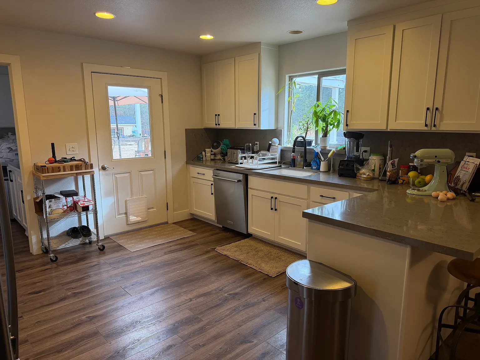 3 bed, 1396 sqft, $3,500 — Photo 2